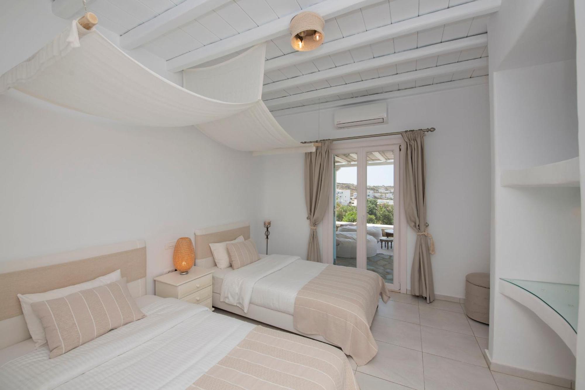 Tatiana Villa & Apartments Klouvas Bagian luar foto